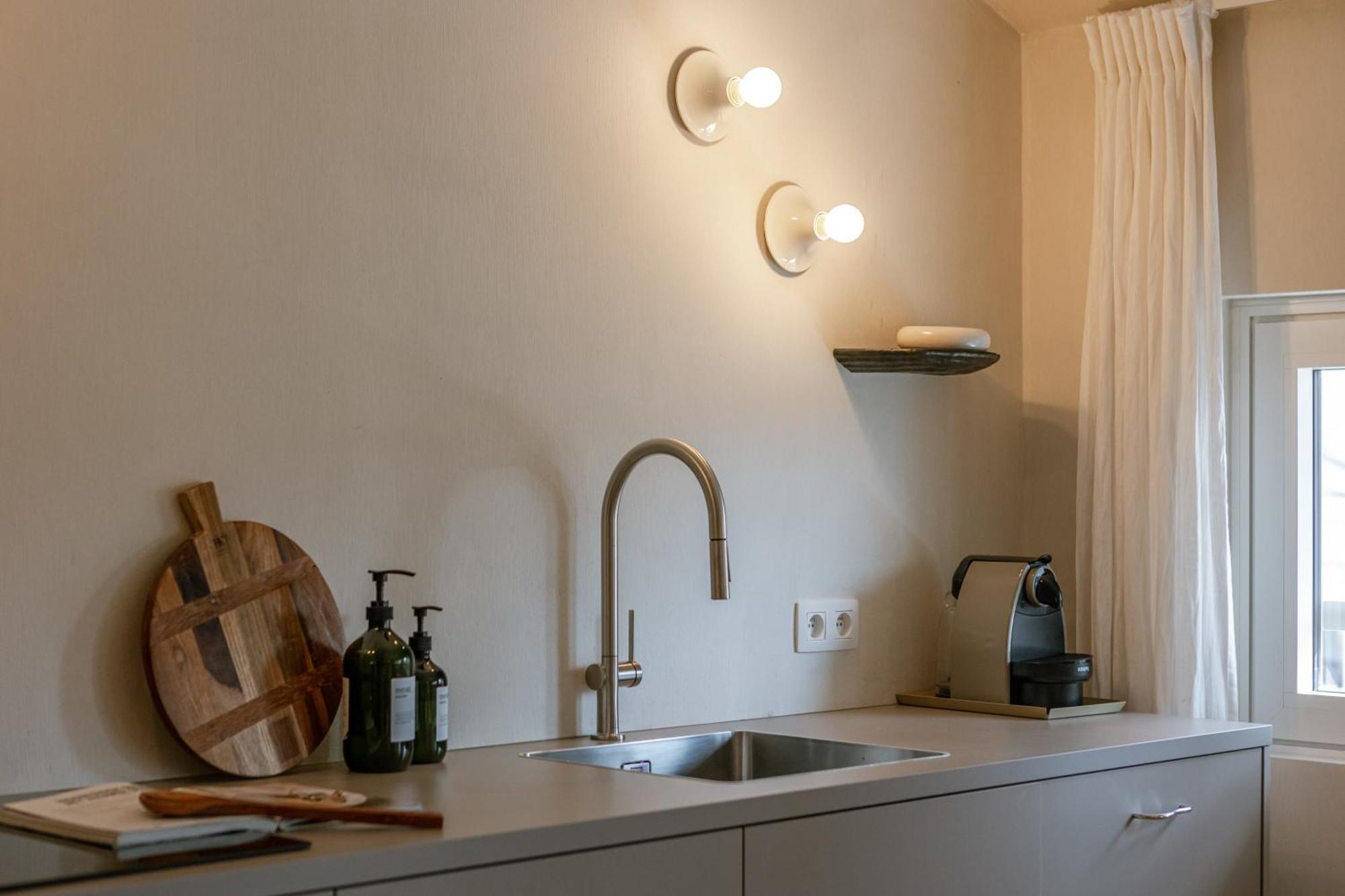 Apartament Huswell - Urban Getaway For Two In The Heart Of Antwerpia Zewnętrze zdjęcie
