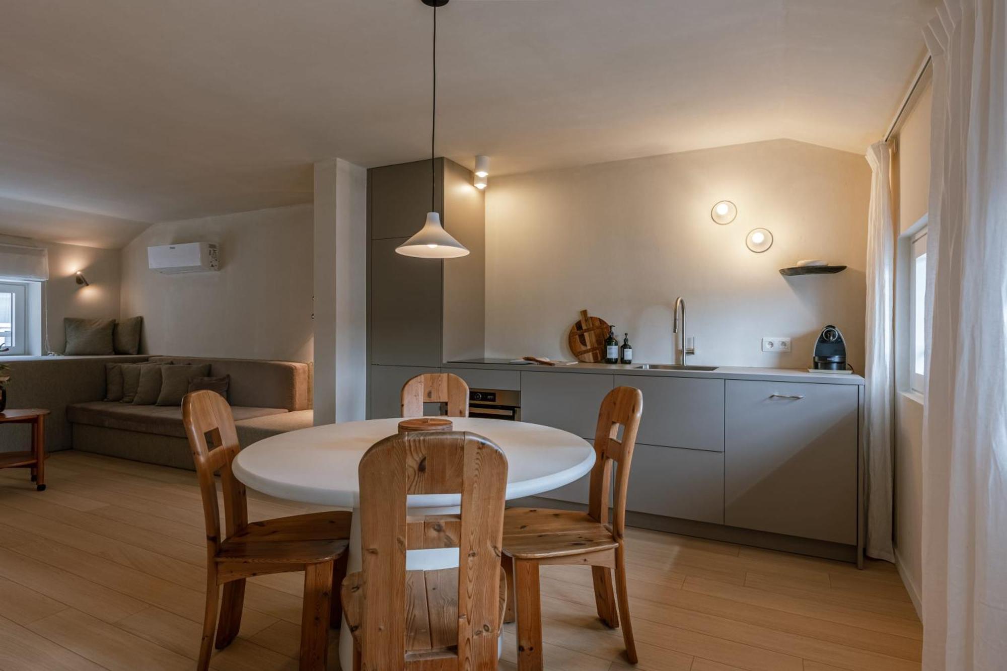 Apartament Huswell - Urban Getaway For Two In The Heart Of Antwerpia Zewnętrze zdjęcie
