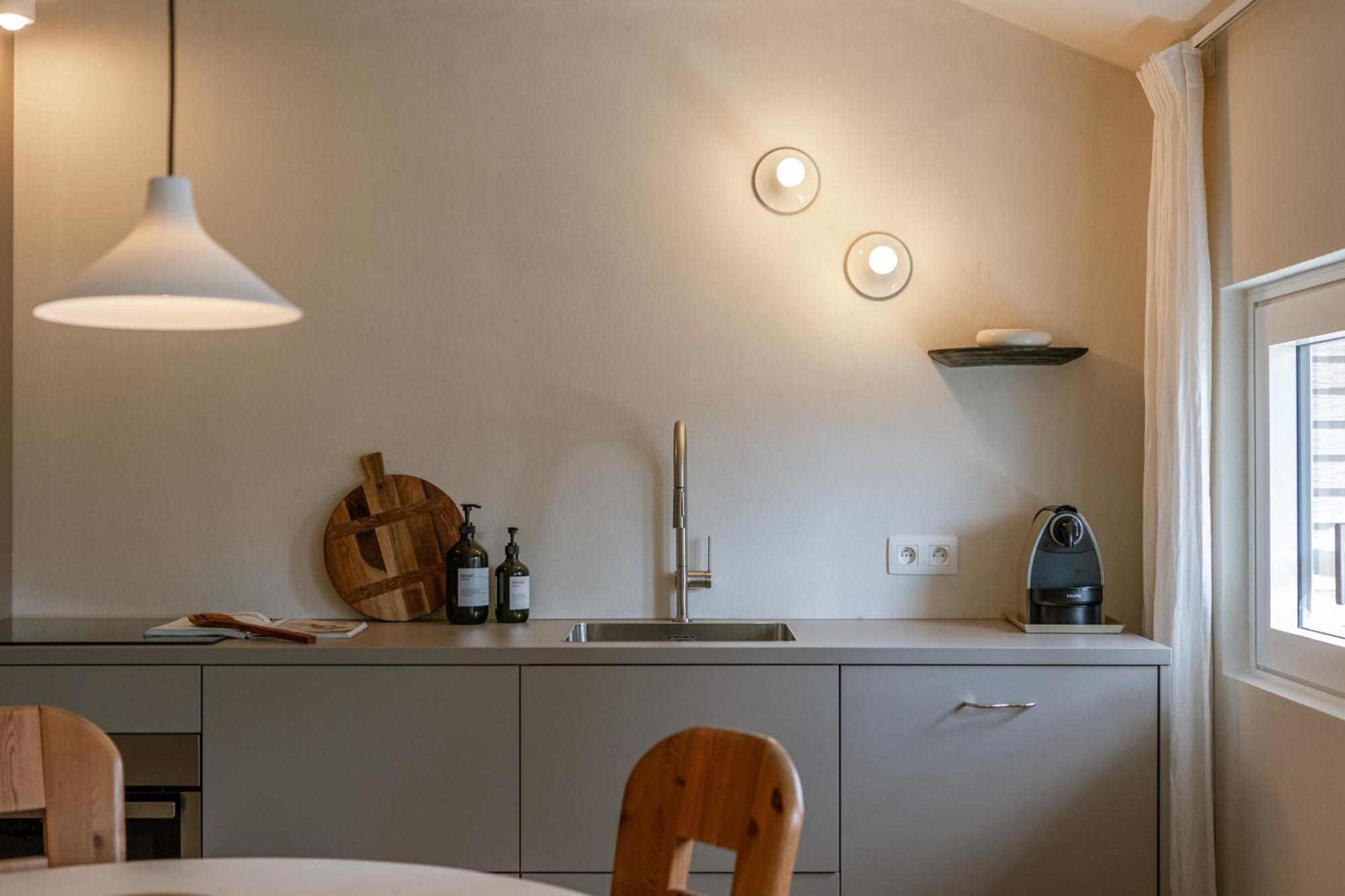 Apartament Huswell - Urban Getaway For Two In The Heart Of Antwerpia Zewnętrze zdjęcie