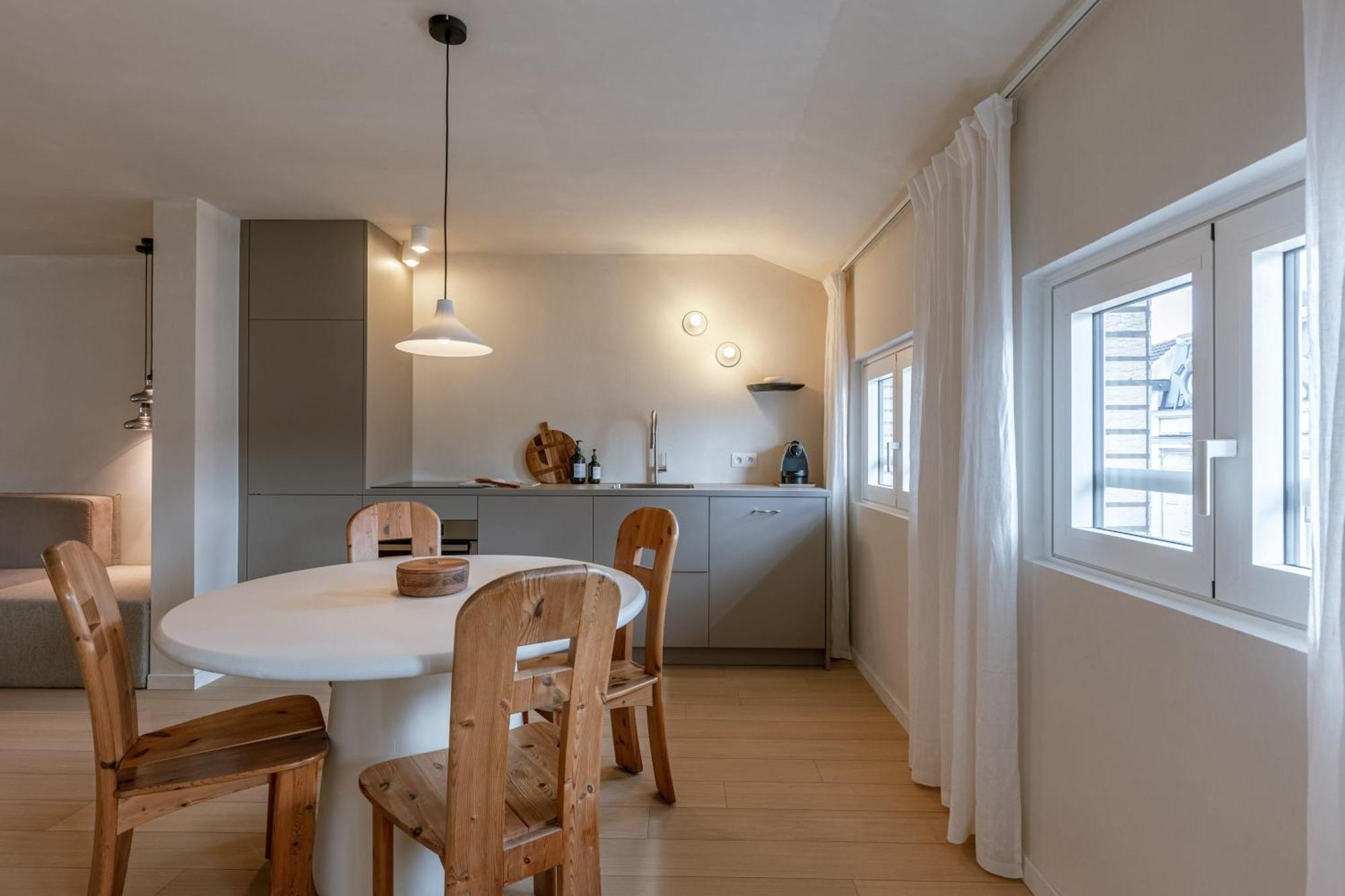 Apartament Huswell - Urban Getaway For Two In The Heart Of Antwerpia Zewnętrze zdjęcie