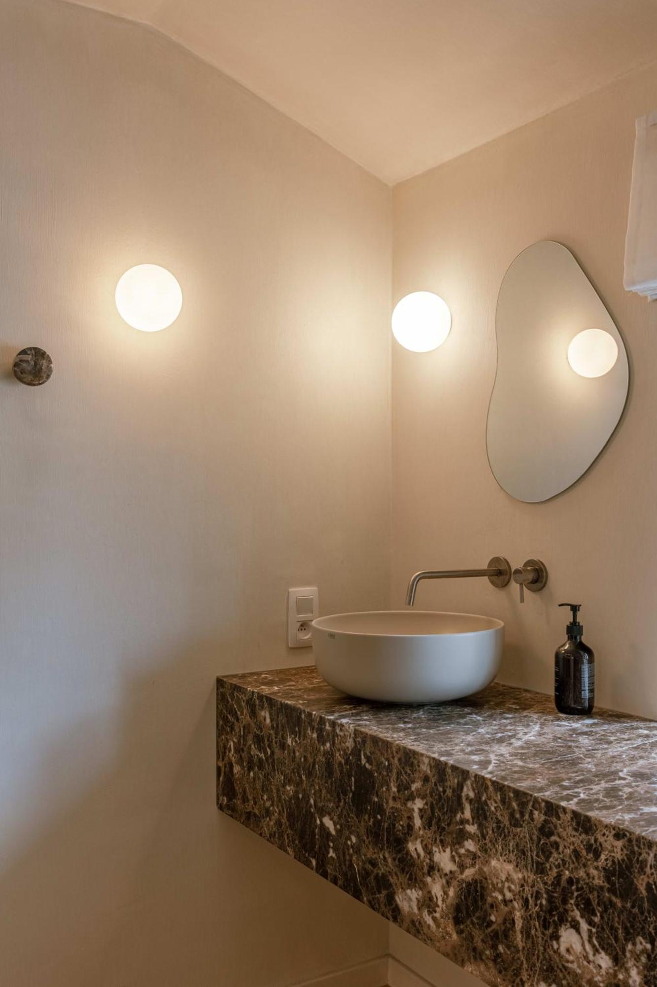 Apartament Huswell - Urban Getaway For Two In The Heart Of Antwerpia Zewnętrze zdjęcie