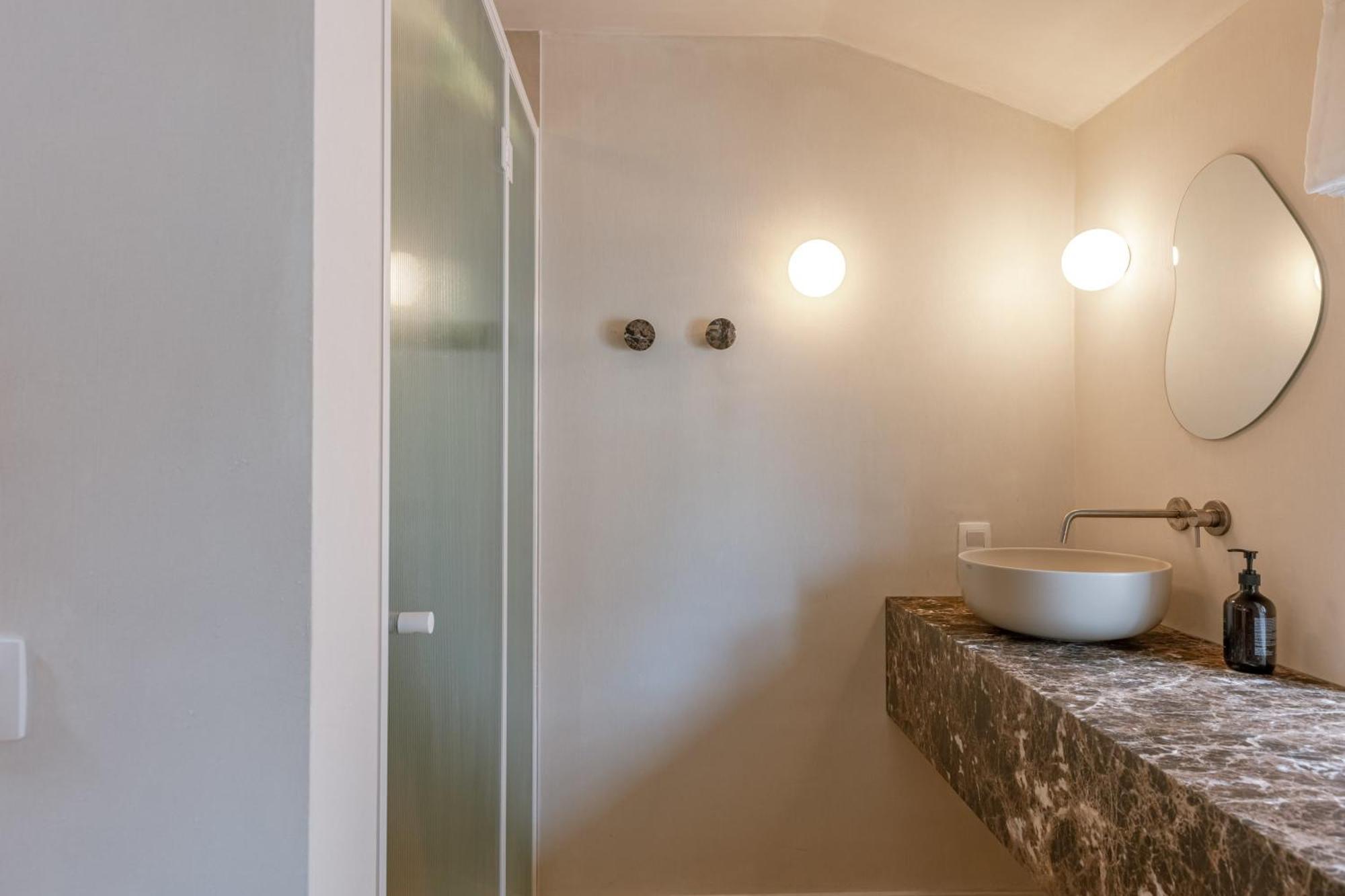 Apartament Huswell - Urban Getaway For Two In The Heart Of Antwerpia Zewnętrze zdjęcie