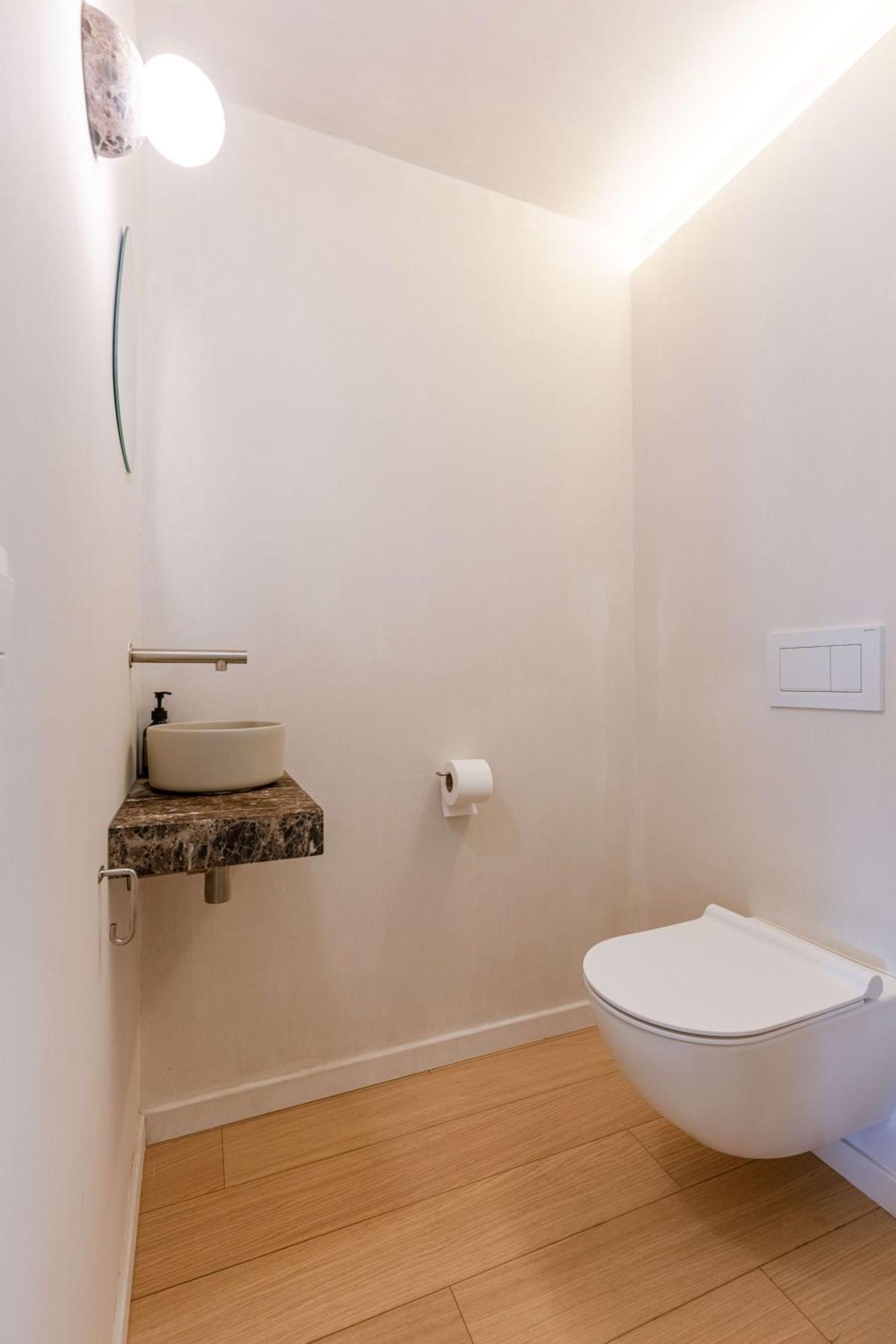 Apartament Huswell - Urban Getaway For Two In The Heart Of Antwerpia Zewnętrze zdjęcie